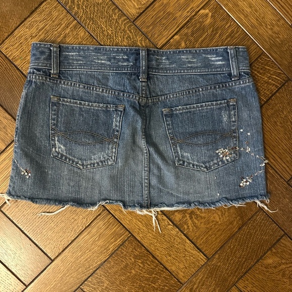 Abercrombie bedazzled denim mini skirt size S - Picture 3 of 3